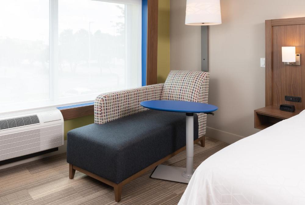 Standard King Room with Extra Space interior