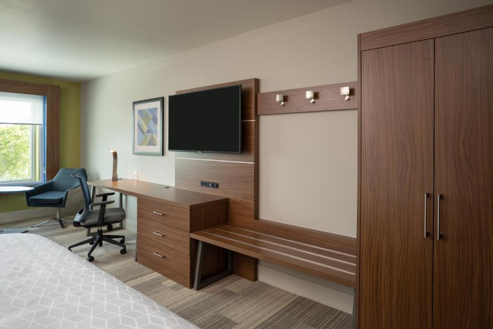 Standard King Room interior